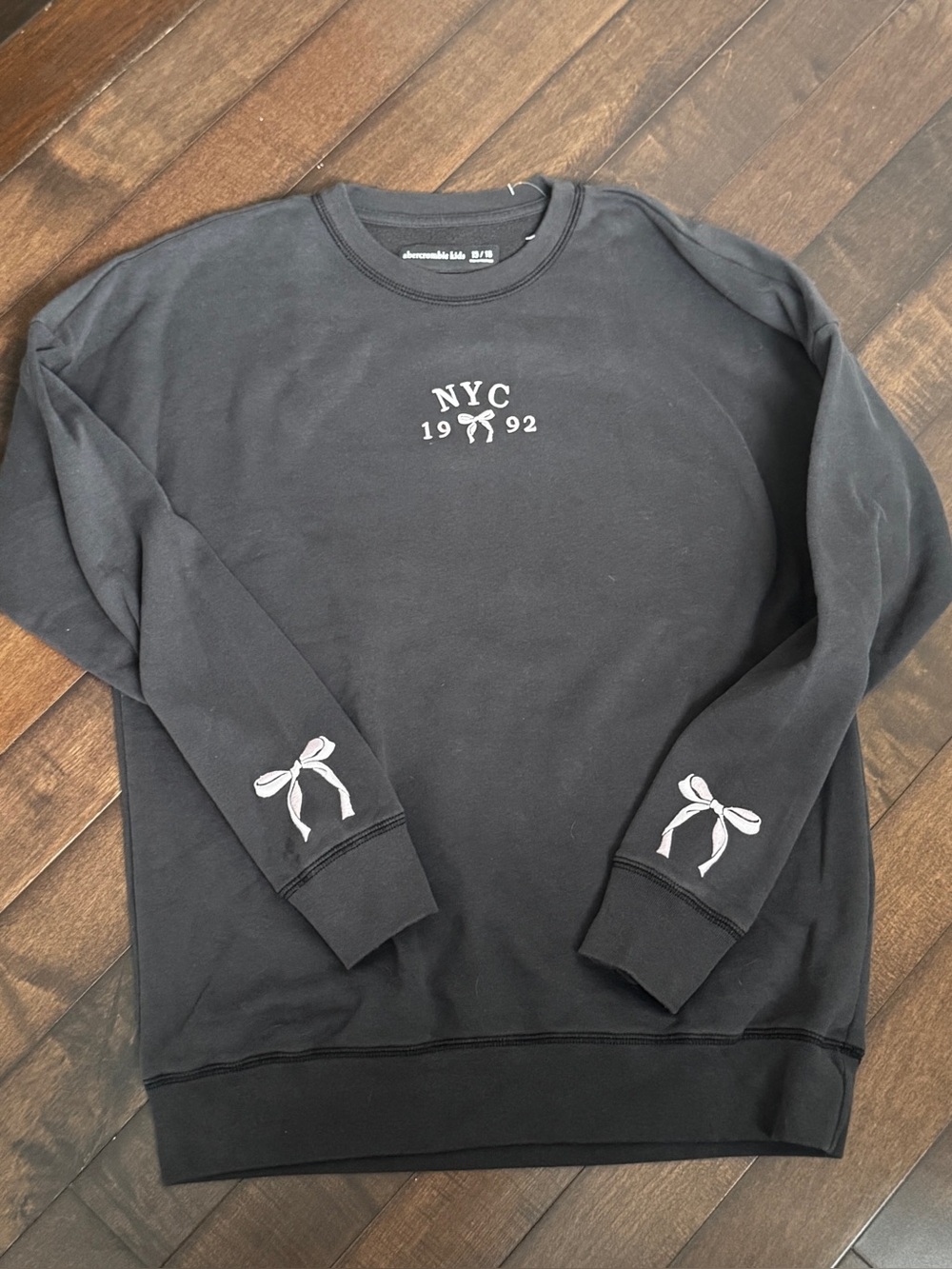 Abercrombie Kids Large Charcoal
Sweatshirt with NYC Print size
15/16